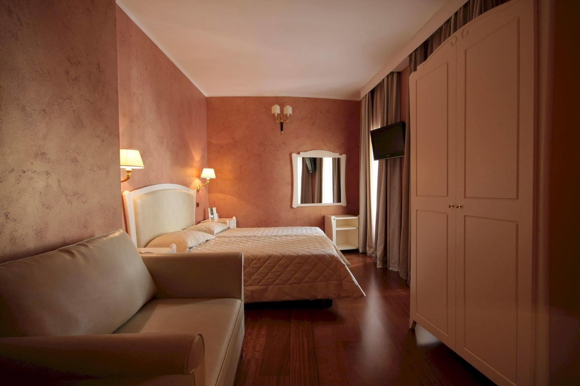 Hotel Rojan Sulmona Exteriér fotografie